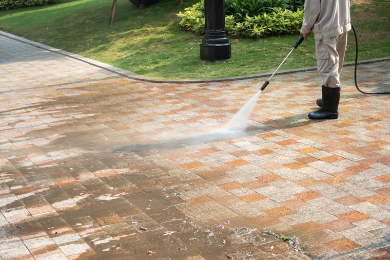 4 Signs It's Time to Pressure Wash Your Driveway